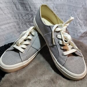 Chaps women's canvas sneaker Caelyn  size 10 grey